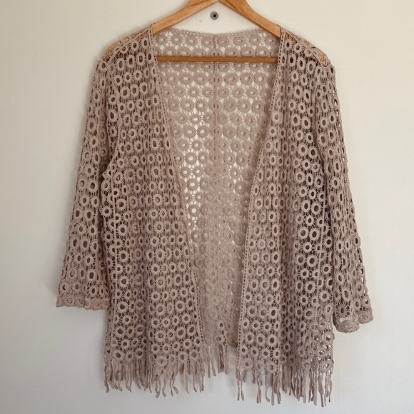 Lacy crochet cream cardigan - fine yarn - tassle detail - no tag - L. B - Picture 5 of 6